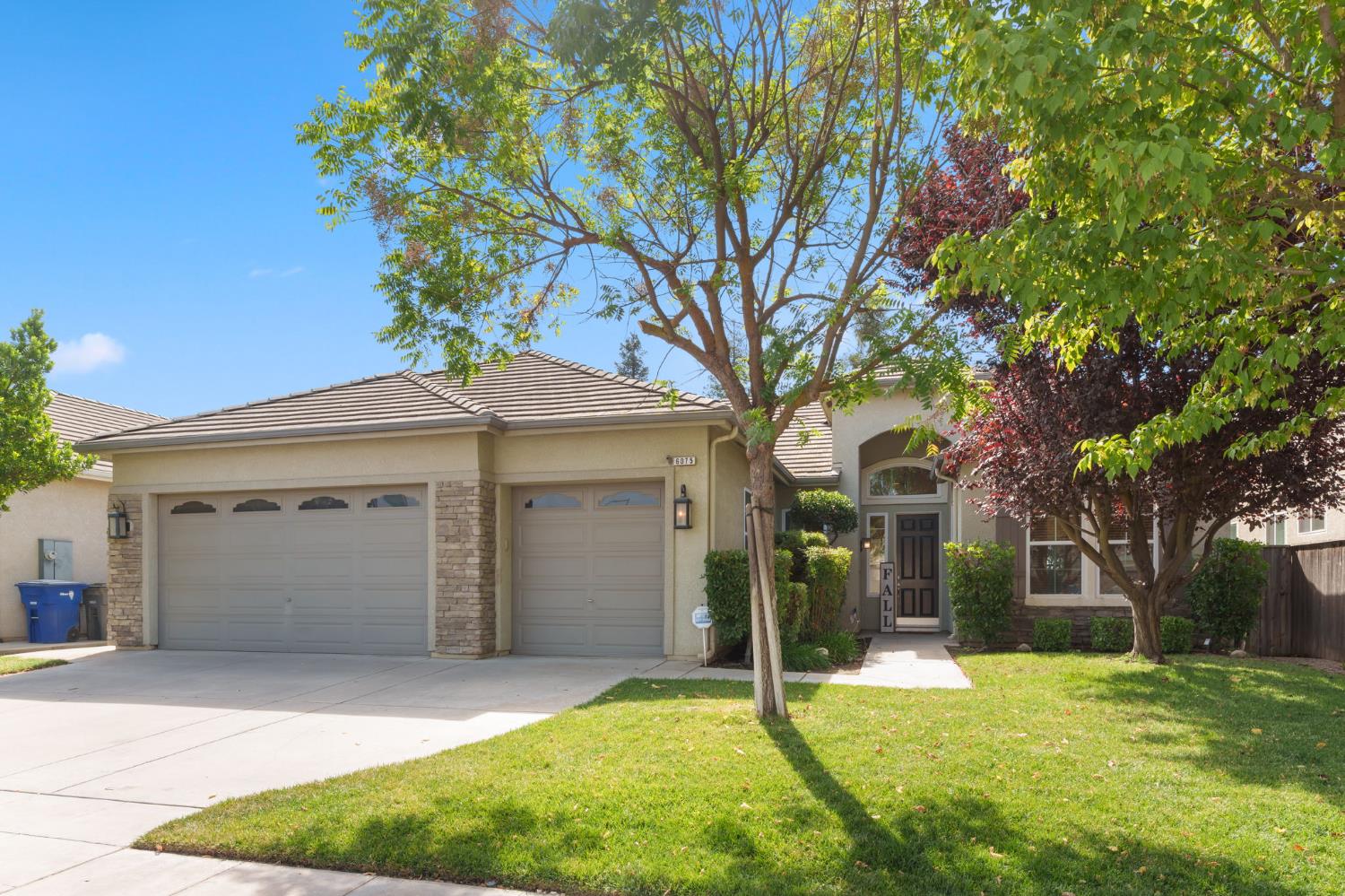 6075 W Menlo Ave