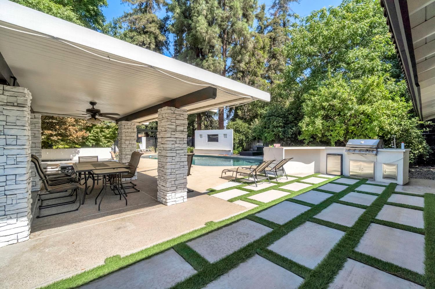 5976 E Butler