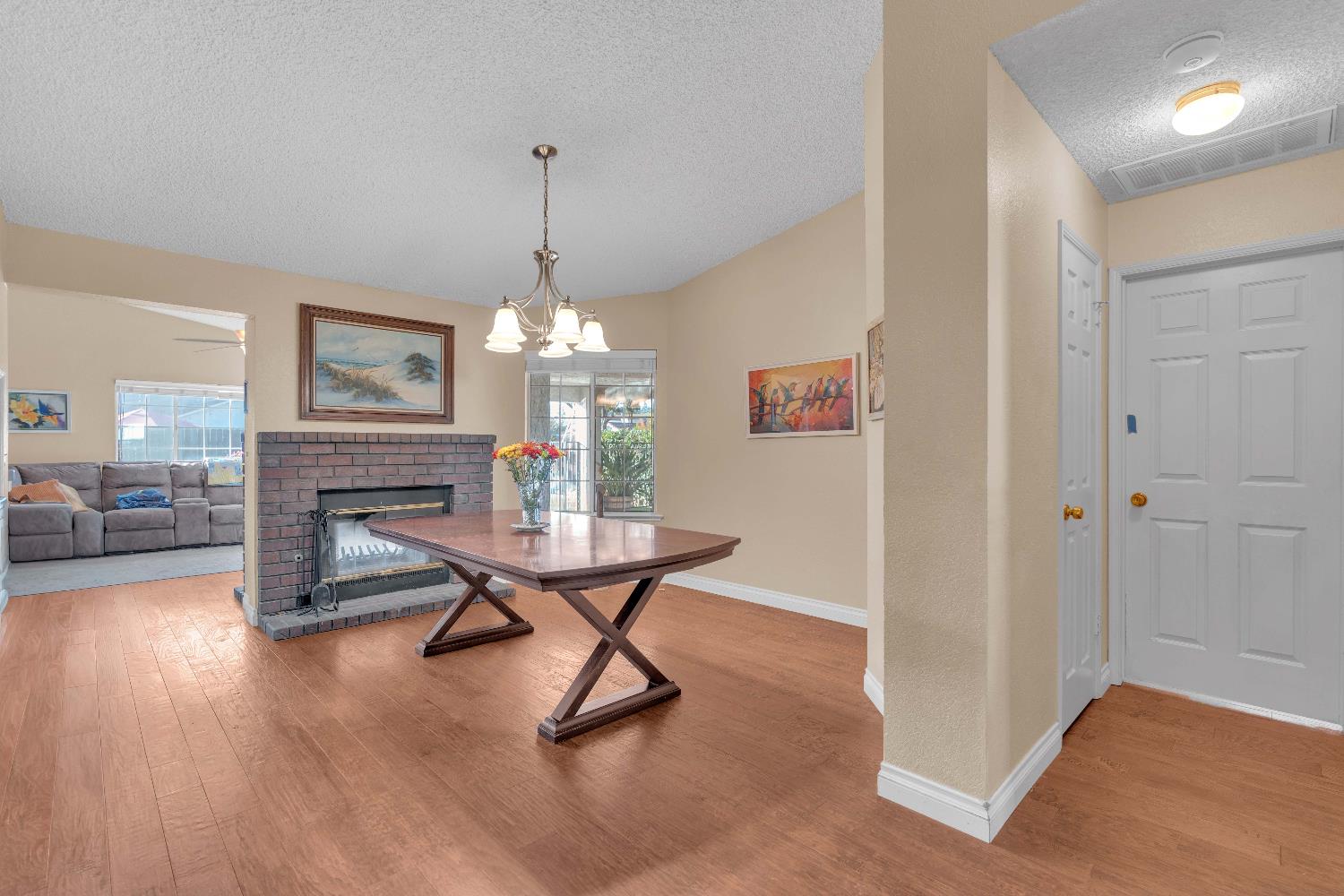 6107 N Tamera Ave, Fresno, CA 93711