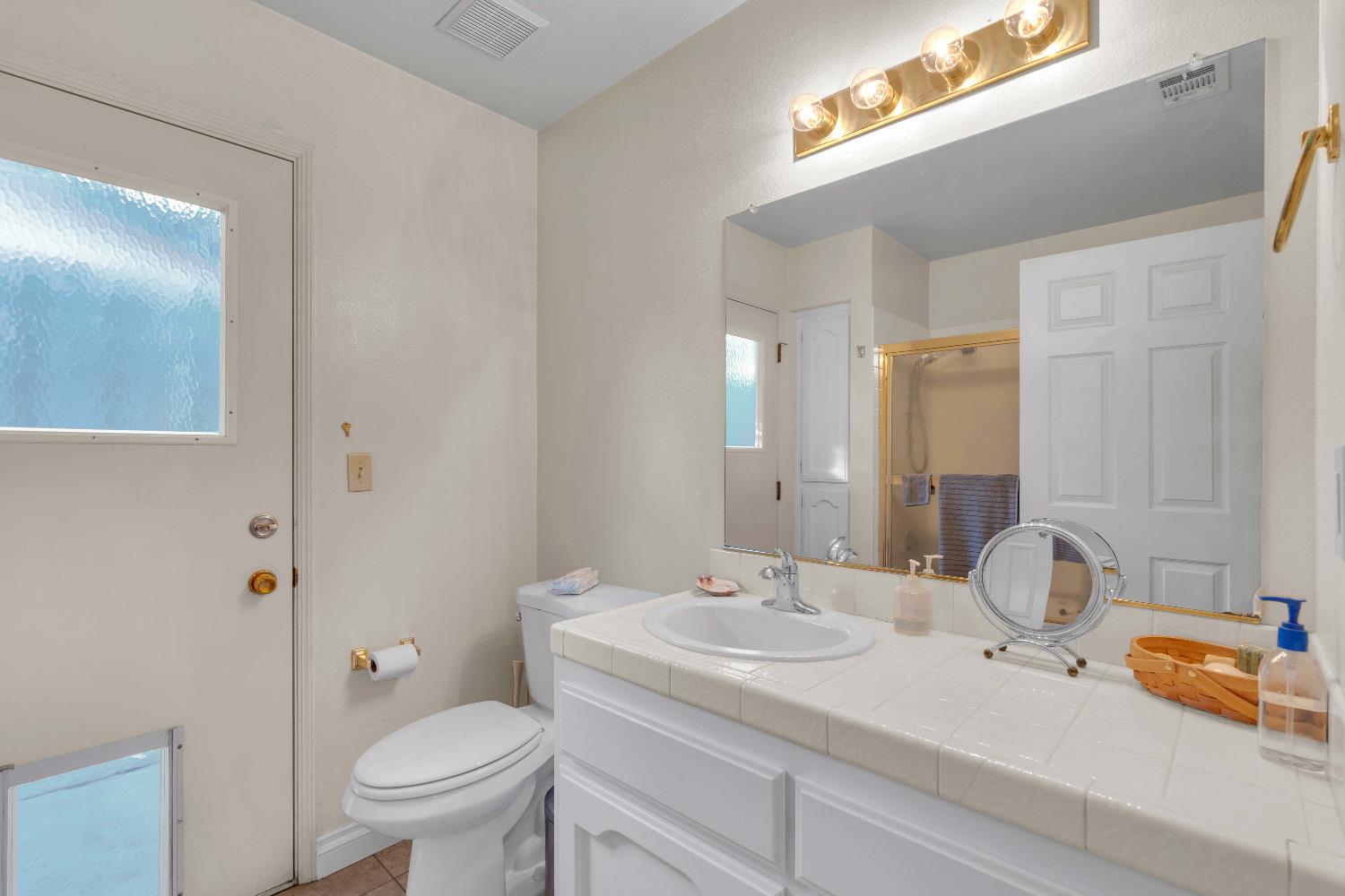 6107 N Tamera Ave, Fresno, CA 93711