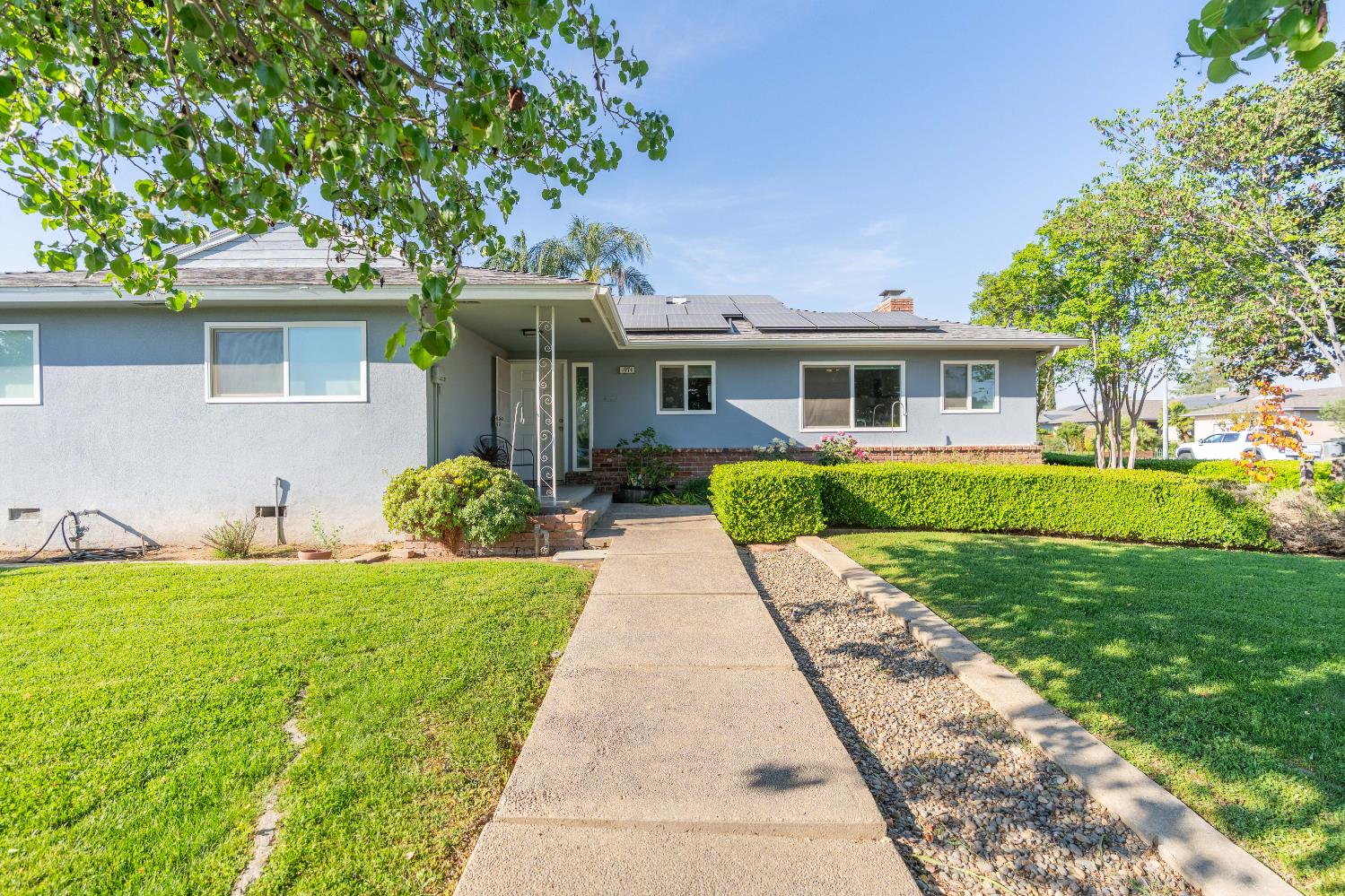 1074 E Sample Ave, Fresno, CA 93710