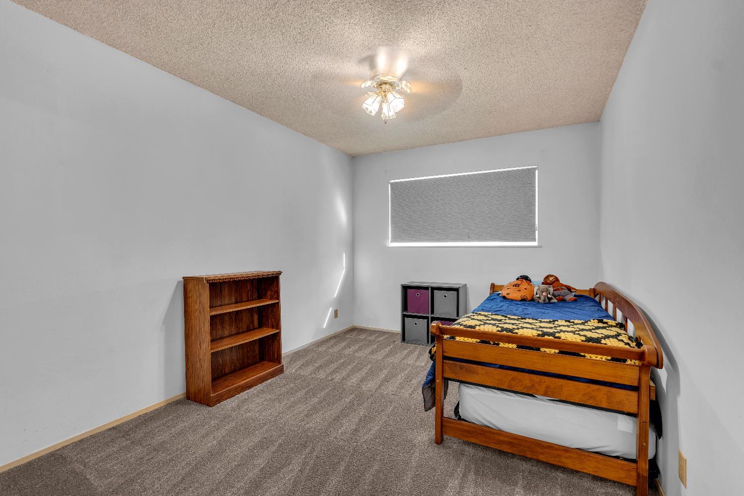 1074 E Sample Ave, Fresno, CA 93710