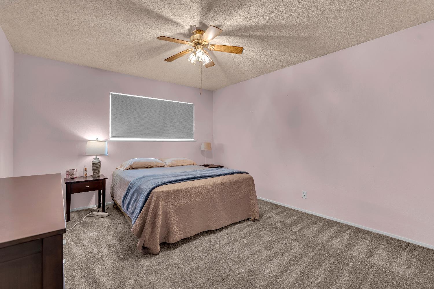 1074 E Sample Ave, Fresno, CA 93710