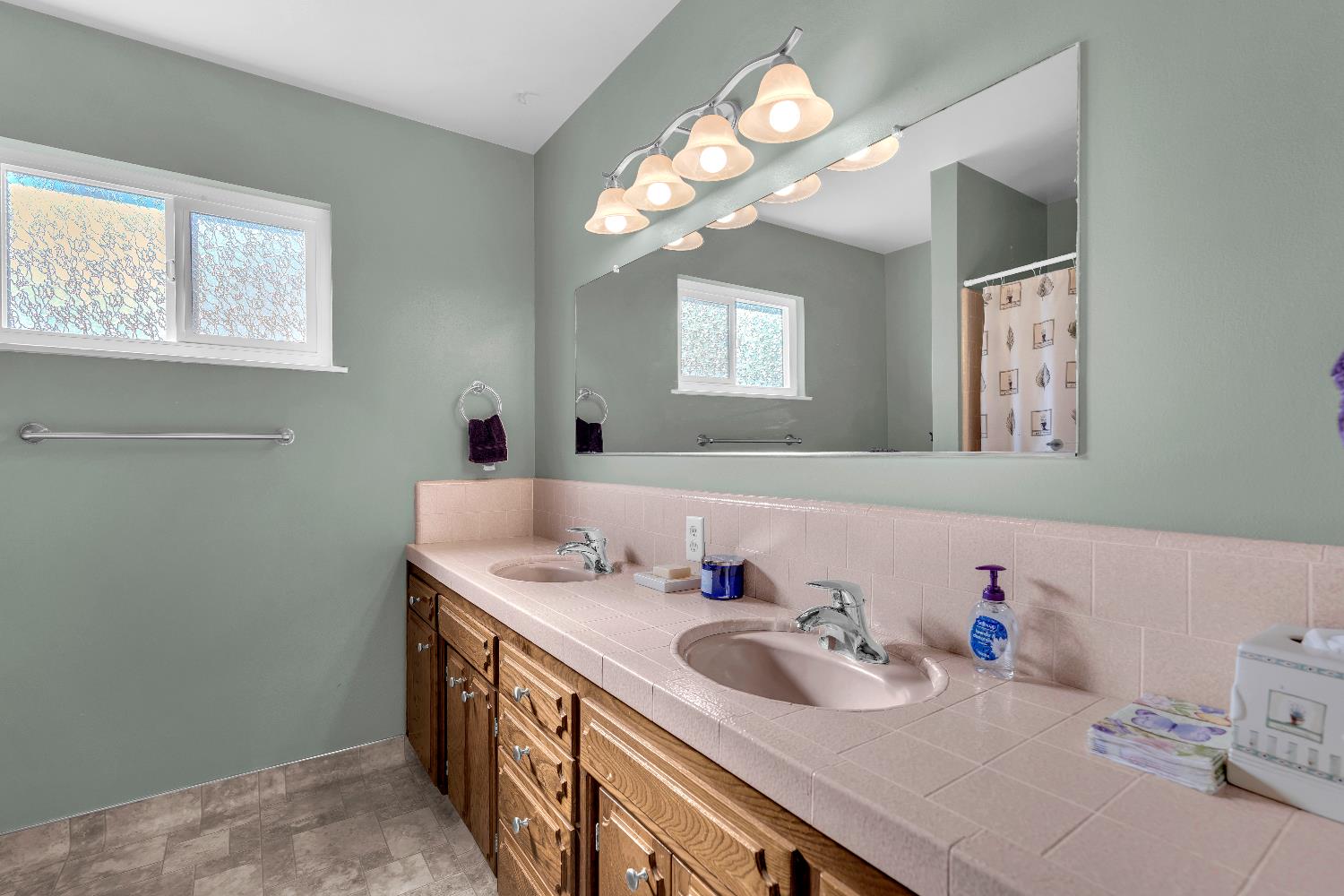 1074 E Sample Ave, Fresno, CA 93710