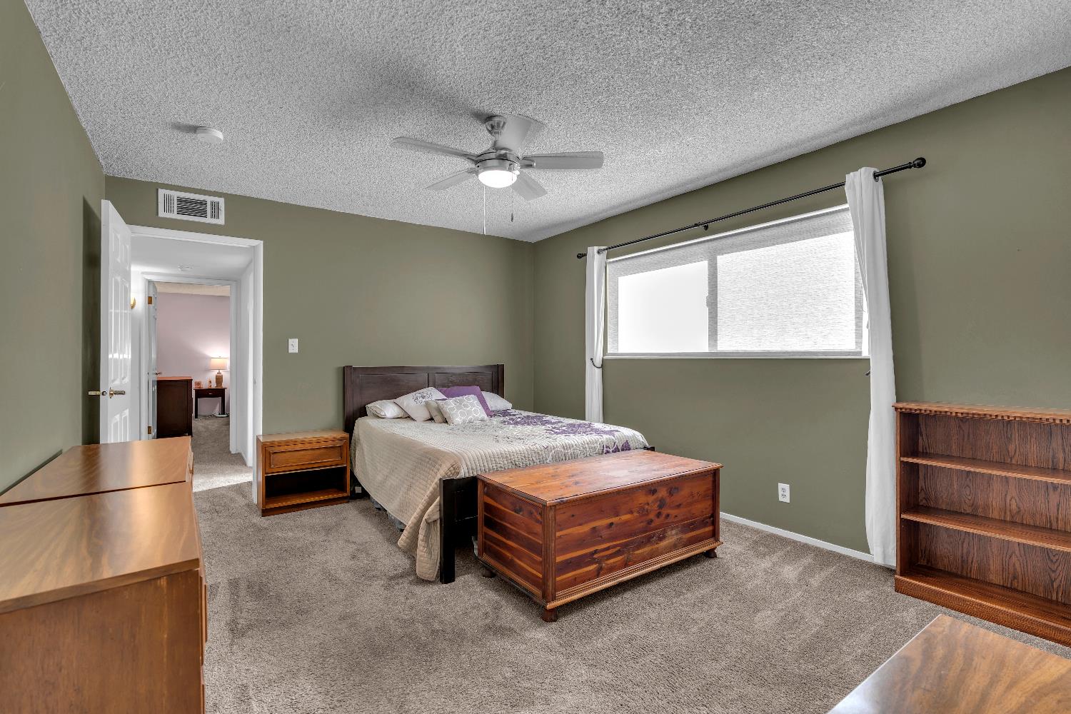 1074 E Sample Ave, Fresno, CA 93710