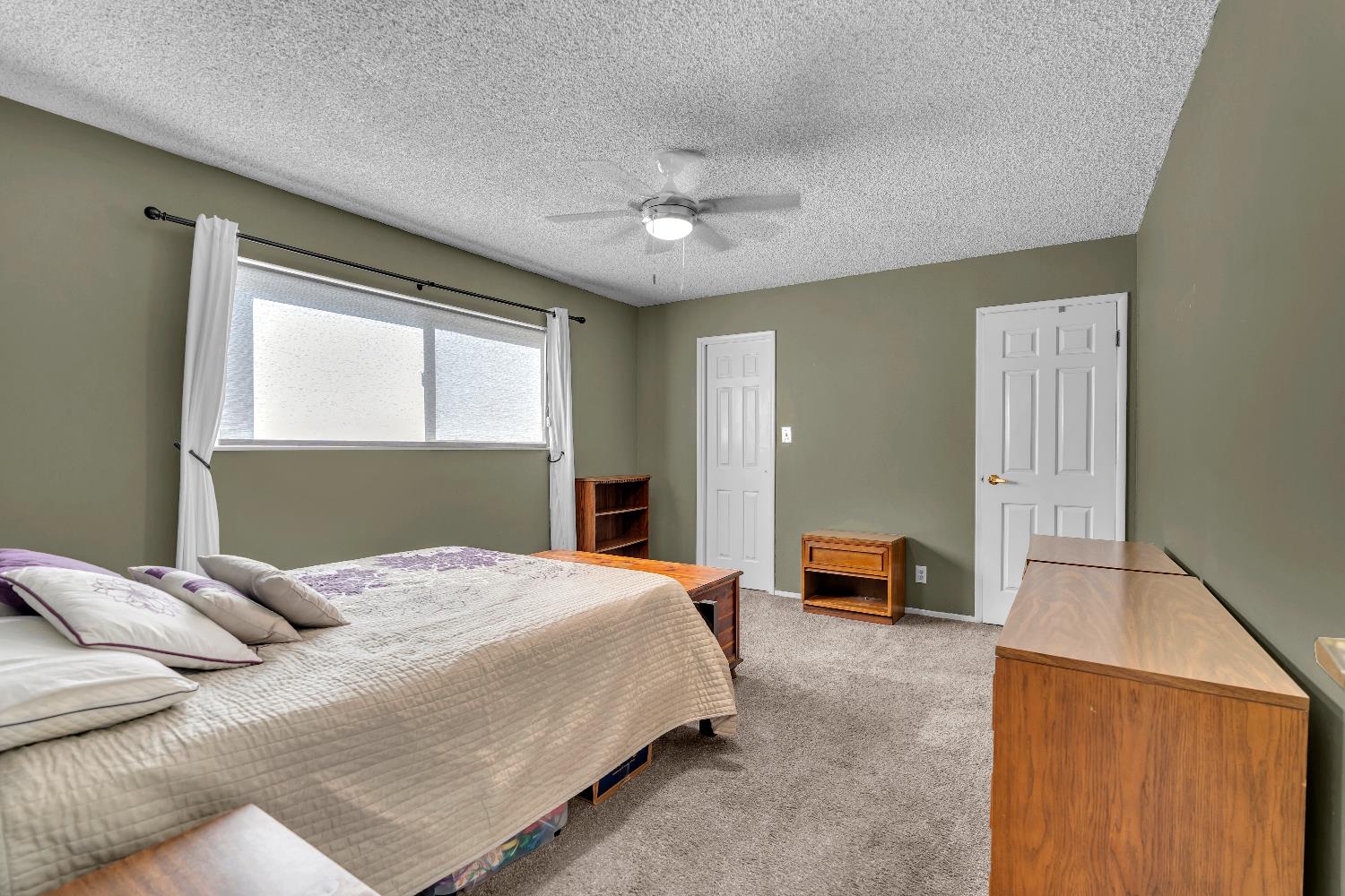 1074 E Sample Ave, Fresno, CA 93710