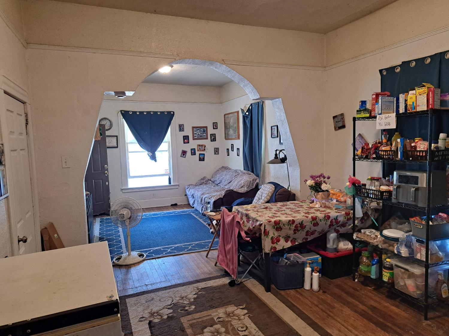 369 N Poplar Ave, Fresno, CA 93701