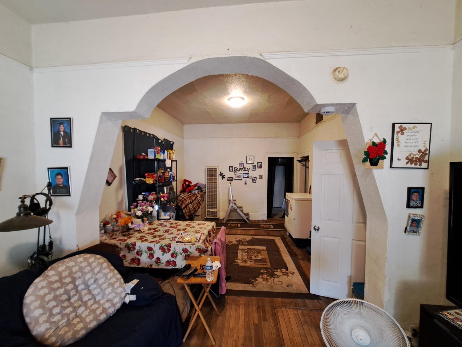 369 N Poplar Ave, Fresno, CA 93701