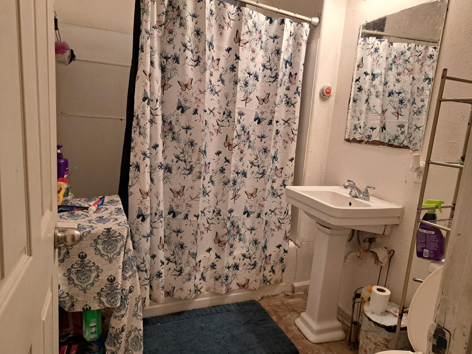 369 N Poplar Ave, Fresno, CA 93701