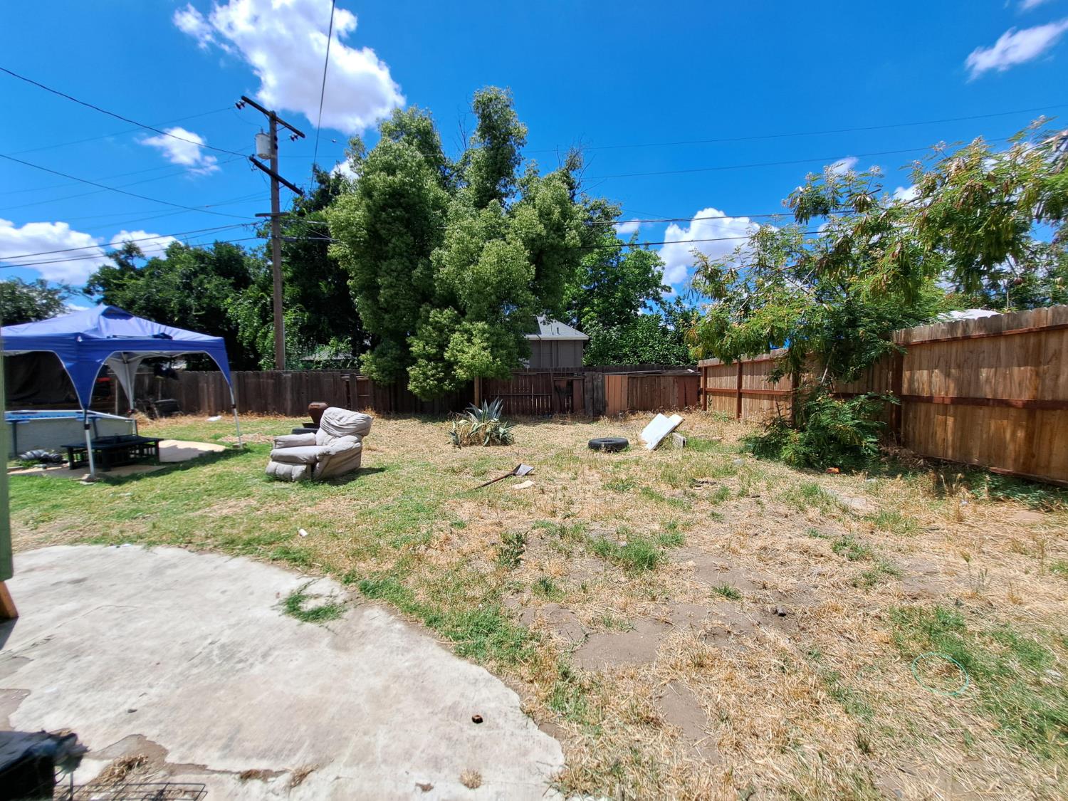 369 N Poplar Ave, Fresno, CA 93701